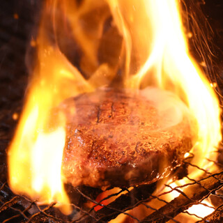 Popular for lunch ◎ We also offer meaty charcoal-grilled Hamburg and burgers.