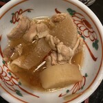 一滴八銭屋 - この豚バラ大根がめちゃ美味くて
      
      この店はちょっとワンランク抜けてるかもと思い
      
      もう一皿小鉢だけ食べたくなった（笑）