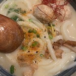 一滴八銭屋 - お味が薄いので…七味をかけたりした。
      
      くどいけど、ツミレがめちゃ美味くて
      
      ご飯のオカズになりました。