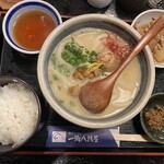 一滴八銭屋 新宿本店 - ジャーン！　『鶏ホワイト』のランチセット到着！
                                
                                1,200円也