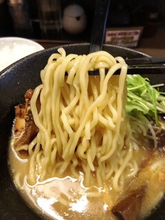 RAMEN TOMIRAI - 戸みら伊らぁめん、麺リフトアップ