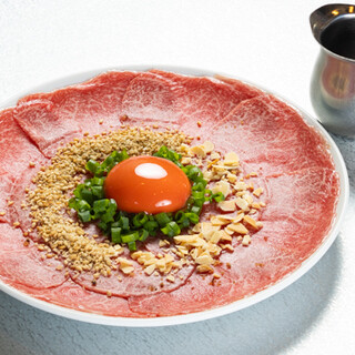 Two popular specialties! ``Raw loin yukhoe'' and ``skirt Steak'' are must-trys.