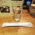 サザ コーヒー - お水とおしぼり。