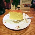 チーズスフレ。自家製だそうです。店舗の奥に工房があるのだそうです。