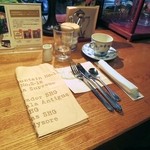 サザ コーヒー - テーブル風景。ナフキン使いやすいです。