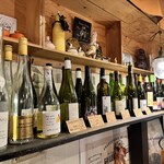 部位ごとに調理法を変える豚肉専門店 グロワグロワ - 圧巻のナチュラルワインの品揃え