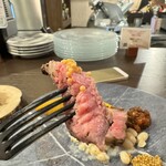 部位ごとに調理法を変える豚肉専門店 グロワグロワ - 自家製　粒マスタードを付ければ更なる旨味が！