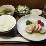 キッチン ブルー グローブ - 鶏もも肉と海老のバロンティーヌ　海老のジュ・ソース