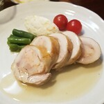 キッチン ブルー グローブ - 鶏もも肉と海老のバロンティーヌのアップ、この間と少しイメージが異なる？