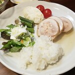 キッチン ブルー グローブ - 再びご飯、サラダを乗せて、海老のジュ・ソースを吸わせます