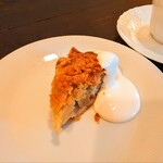 カフェ ド パブロ - りんごとくるみのケーキ