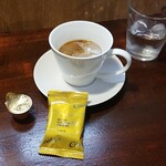 キッチン ブルー グローブ - ミルクを入れます