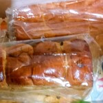 パン工房 BLACKHOUSE - 角食とレーズンバター食パンです〜♥