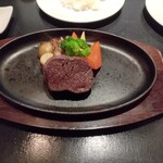 ステーキハウス ビーフオークマ - 熟成フィレ肉100g　お肉のサイズは普通ですが厚みは有ります　ご飯もあります