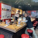 ラーメン暖暮 - カウンター席のみ