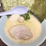 Yokohama Ie Keira-Men Konshinya - ラーメン＋味玉