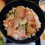 旬味　和しん - 令和6年2月 ランチタイム(11:30〜13:30)
            日替わり丼 税込800円
            漬けカンパチ丼、とろろ、サラダ、みそ汁、漬けもの