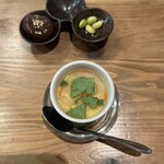 Taishuusakaba Adaruto - お通し（上）、茶碗蒸し（下）