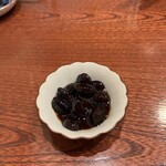 鶴よし - 食後の黒煮豆（サービス）
