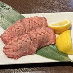 大衆焼肉ホルモン よっとこ - 