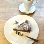 Mimosa - チョコレートケーキとホットコーヒー