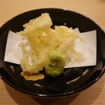 すし処 睦月 - 白魚と空豆の天ぷら