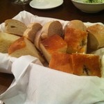 トラットリア ダ・テレーサ - 【2014年1月】フォカッチャと全粒粉のパン