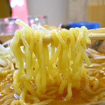 鈴蘭 - 王道の高加水プリプリ縮れ麺