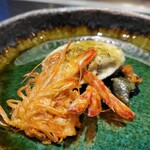 Teppanyaki Asahi - 車海老の頭としっぽのせんべいと、鮑のグラチネ風