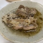 ホルモン千葉 - 突出しの牛すじ煮。