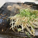 ホルモン千葉 - 合わせて食べるモヤシ追加。