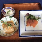 Akasaka Momonoki - 前菜三種。サーモンはしっとりととろける食感で美味しかったです。蒸し鶏のタレも美味でした！奥はカブのピクルスだったと思う。