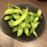 大衆酒場085 - 2月限定　せんべろ@1,080 の枝豆　出てくるの時間かかり…でもあったかかつ良き塩梅のお塩で気分上がる