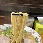 丸岡商店 - 麺のアップ