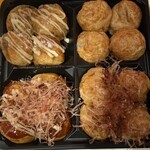 たこ焼 玉屋 - 右上（明石焼き風）右下（かつお醤油）
            左下（ソースマヨ）左上（岩塩マヨ）