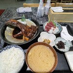 Sakanaya Shokudou Urokojuu - 煮魚定食¥1,600