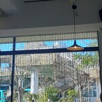 Cafe tori - ガラス張りなので明るい店内。外からも見えます。