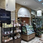 Hakodate Yougashi Sunaffurusu - お店の全景。以前はたばこ屋