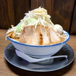 二代目 浜八道 - 特製醤油豚骨らーめん、麺300g、野菜マシ、ニンニク普通、背脂普通