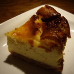 ｓｕｓｈｉ ｄｉｎｉｎｇ 鸞 - OptioA30：自家製カラメルかけチーズケーキ