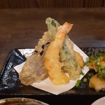 Kuishi Mboya Shin - 茄子、海老、ししとう、蓮根、さつま芋の天ぷら