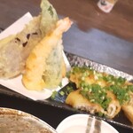 Kuishi Mboya Shin - 穴子、海老、茄子、ししとう、蓮根、さつま芋など天ぷらは揚げたて♪