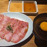 TOKYO焼肉ごぉ 3号店 - すき焼きカルビ(月見ダレ付)