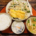 鶴小 - 野菜チャンプルーそばセット