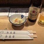 お多幸 - 最初のお通し　白菜と豚バラの和え物　ラガーで乾杯