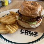 CRUZ BURGERS & CRAFT BEERS - 