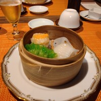 中国料理柳城 - シェフお任せ点心3種　海老入りもありました　暑いのでノンアルコールビールと共に