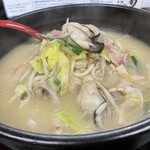 長崎ちゃんぽん 旬 - 大きめの牡蠣が見えない所にもまだ入ってるんですー❤︎