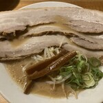 まる福 - チャーシューの脂も感じていただけると嬉しいです