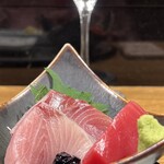 天冨良 麻布よこ田 - 寒ブリ、本鮪、醤油ジュレと山葵添え